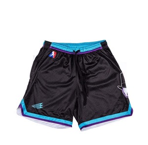 Vente en gros de shorts d'été imprimés respirants pour hommes, shorts de basket-ball en maille de polyester vierge avec logo personnalisé de la salle de sport - Product Image 1