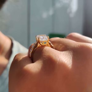 Anillo de banda de solitario de diamante cultivado en laboratorio de corte radiante para mujer Plata de Ley 925 con certificación IGI para boda o fiesta - Product Image 2