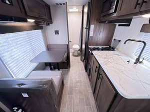Vendeur vérifié pour caravane de voyage d'occasion 2020 Forest River RV Cherokee Wolf Pup 16PF prête à la vente - Product Image 4