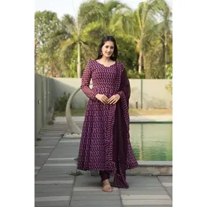 Ensemble de costume Anarkali de couleur vin pour femmes de la collection Designer de DHARANI - Product Image 3