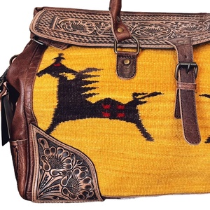 Bolsa de Viaje Tipo Duffel de Cuero Auténtico con Flecos y Diseño Bohemio para Otoño, Nueva Llegada - Product Image 1