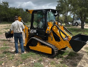 JCB 1CX Compact Backhoe Loader 2022 Model Perkins Engine KYB Hydraulic Cylinder High Efficiency Ready for Construction - Product Image 2