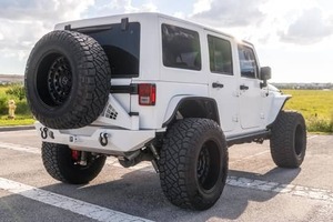 Jeep Wrangler Unlimited Sport S 4x4 Turbo R15 Usado del 2024, Edición HyperTrail Utility con Asientos de Cuero Oscuros, SUV en Venta - Product Image 4