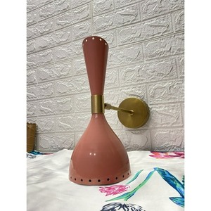 Applique murale moderne en métal Offre Spéciale Design industriel luminaire LED matériau métallique durable pour le salon disponible à la vente - Product Image 3