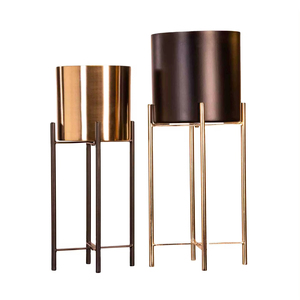 Maceta de metal antiguo de cobre de alta calidad hecha a mano con soporte dorado para decoración de jardín y sala de estar - Product Image 1