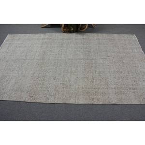 พรมตุรกีสไตล์วินเทจสมัยใหม่ ขนาด 4.4 x 7.9 ฟุต ลายคลาสสิกสีเบจแบบปะติด ทำด้วยมือจากขนสัตว์เทียมและขนกระต่ายเทียม  ทรงสี่เหลี่ยมผืนผ้า เหมาะสำหรับห้องรับประทานอาหาร - Product Image 3