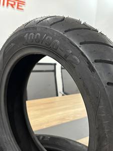 Pneu de scooter sans chambre à air K238 de haute qualité, taille 12', avec un design de bande de roulement sportif pour une maniabilité stable et une adhérence solide - Product Image 5