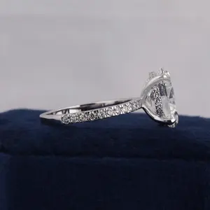 Anillo de Compromiso con Diamante Cultivado en Laboratorio de 6 Quilates con Certificación IGI, Estilo Vintage con Halo Oculto, Oro Blanco de 14K - Product Image 4