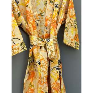 Robe Kimono en Coton Style Vintage Imprimée à la Main, Légère et Respirante avec Col Mandarin, Longueur Ras du Sol pour les Loisirs - Product Image 4