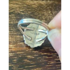 Anillo de Turquesa Sleeping Beauty y Plata de Ley Hecho a Mano en el Suroeste, Talla 7, Acero Inoxidable Chapado en Oro con Engaste de Bisel, Regalo - Product Image 5
