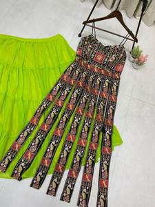 Luxueux élégant Designer fête mariage porter Banglory soie séquence brodé haut et Georgette 4 couches à volants Lehenga - Product Image 3