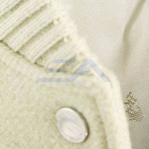 Chaqueta Universitaria de Invierno para Hombre de Alta Calidad con Diseño Moderno, Transpirable, Ecológica, de Algodón/Lana, Cuello Alto, Logotipo Frontal - Product Image 3