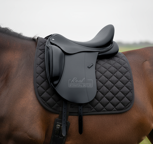 Silla de montar para caballo de cuero genuino negro, profesional, para salto y carreras, equipo ecuestre, diseño ligero y duradero - Product Image 1
