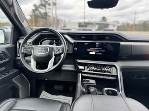 Super White 2024 GMC Sierra 1500 Denali Crew Cab 4WD Volante a la Izquierda Techo Solar R18 Arranque Remoto Asientos de Cuero Paquete Premium Cromado - Product Image 5