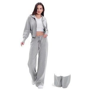 ชุดเซ็ตเสื้อครอปและกางเกงวอร์มพิมพ์ลายโลโก้ตามสั่งสำหรับฤดูหนาว ผู้หญิง เอวสูง ขายส่งแบบ OEM - Product Image 1