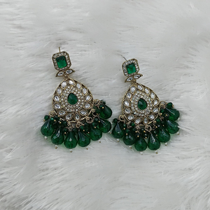 Boucles d'oreilles pendantes en pierre et perles de Kundan plaquées or pour femmes élégance traditionnelle avec une torsion moderne - Product Image 1