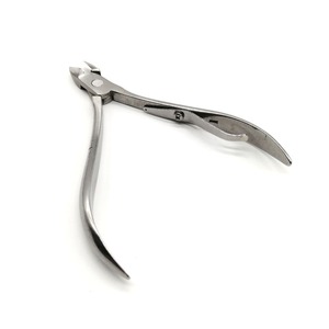 Vente en gros de coupe-ongles de haute qualité, ciseaux personnalisés, pinces à cuticules professionnelles pour les ongles en provenance du Pakistan - Product Image 1