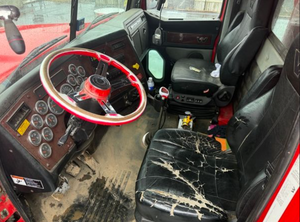 Camión de Carretera de Servicio Pesado HK9098 2016 4900, Camión Comercial con Capó Largo, Bajo Kilometraje - Product Image 5