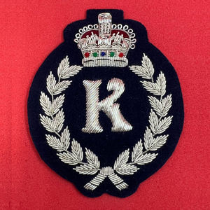 2025 arrivages prix de gros patchs de broderie faits à la main conception personnalisée Type de mode sergé à la main tissu adhésif Merrow bordure - Product Image 5