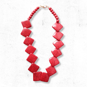 Collier classique en chaînes avec perles carrées cramoisies, motif géométrique bohème doré et chiffres, idéal pour les fêtes et événements religieux, orné de perles de corail - Product Image 3