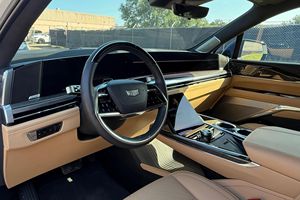 Escalade IQ Sport 2 2025, Doble Motor, Tracción en las Cuatro Ruedas, Dirección en las Cuatro Ruedas, Equipamiento de Alta Gama - Product Image 4