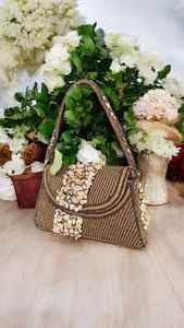 Petite pochette ethnique pour femme fabriquée à la main Sac à main tendance avec logo personnalisé Fabriqué avec amour pour les mariages - Product Image 3