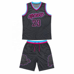Maillot de basket personnalisé à séchage rapide en polyester, uniforme d'équipe OEM ODM, broderie personnalisée, logo, nom, numéro, manches courtes, col en V, unisexe - Product Image 5