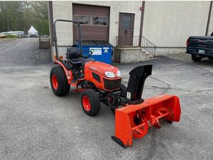 Mini-tracteur industriel LS 35 CV 4x4 2025 avec moteur essence 4 temps, chargeur frontal, pelle arrière et bac à herbe de 250 L pour usage agricole/landais - Product Image 2