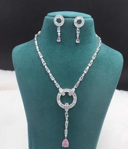 Ensemble de collier de bijoux en laiton léger et élégant de tous les jours accessoires de mode pour les filles de l'Inde - Product Image 2