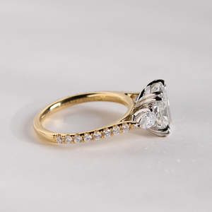 เบาะหรูหราพร้อมลูกแพร์ข้างแหวนเพชรที่ปลูกในห้องแล็บสีทองสีโรสโกลด์สีขาวทองและสีเงินที่ได้รับการรับรองจาก IGI - Product Image 5