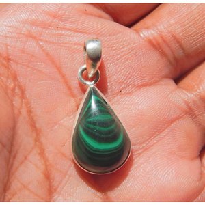 Pendentif en malachite en argent sterling 925 cabochon de pierres précieuses fait à la main cadeau pour filles et femmes motif unique - Product Image 1