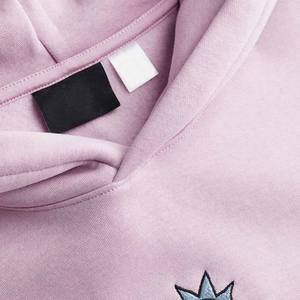 Sweat à capuche de couleur gris lavande pour homme, étiquette imprimée sur le cou, avec capuche personnalisée - Product Image 6