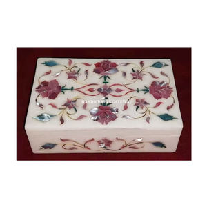 Caja de Joyería Rectangular de Mármol Blanco con Incrustaciones de Nácar, Diseño Floral Hecho a Mano, Ideal para Regalos Empresariales - Product Image 1