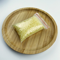 Colle thermofusible en granulés EVA à séchage rapide pour la fabrication de boîtes et la fermeture de cartons, avec une forte adhérence pour l'industrie de l'emballage