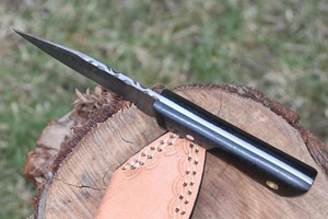 Couteau de chasse à dépecer à lame fixe en acier damas forgé sur mesure avec gaine Support OEM Lame fixe Nouveau design Dernier cri - Product Image 3