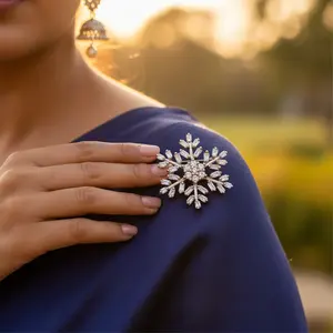 Boucles d'oreilles clous tendance en or 18 carats plaqué or avec zircone cubique pour bijoux pour femmes - Product Image 2