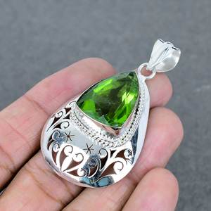 Hermoso diseño verde cuarzo piedra preciosa 925 Plata plateada colgantes joyería al por mayor en línea plata latón pera corte colgantes - Product Image 1