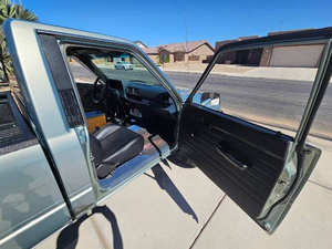 Auto Usado de Calidad a Precio Accesible, Toyota Pickup 1988, Volante a la Izquierda - Product Image 4