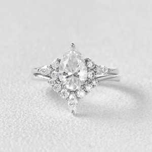 แหวนหมั้นวินเทจทรงกลมเจียระไนแบบบริลเลียนท์ ประดับโมอิสซาไนต์ ความใสระดับ VVS1 ชุบแพลตตินัม พร้อมดีเทลตกแต่งด้านข้าง เหมาะสำหรับงานแต่งงานและโอกาสพิเศษ - Product Image 1