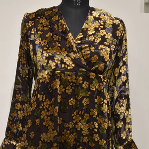 เดรสสั้นผ้ากำมะหยี่สไตล์วินเทจทรงหลวมเอวธรรมชาติสีชมพูอมเทา คอวี แขนสามส่วนสำหรับผู้หญิง - Product Image 1