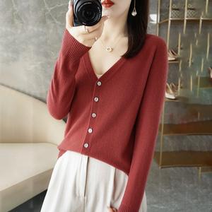 Cardigan tricoté à manches longues décontracté polyvalent pour femmes petit manteau saison d'hiver bas haut avec logo avant - Product Image 3