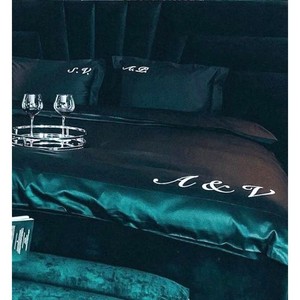 Parure de lit 7 pièces en satin King Size avec numéros brodés, draps-housses et draps plats respirants - Product Image 5