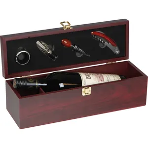 Ensemble de vin en bois personnalisé pour cadeaux de mariage par Grah - Product Image 3