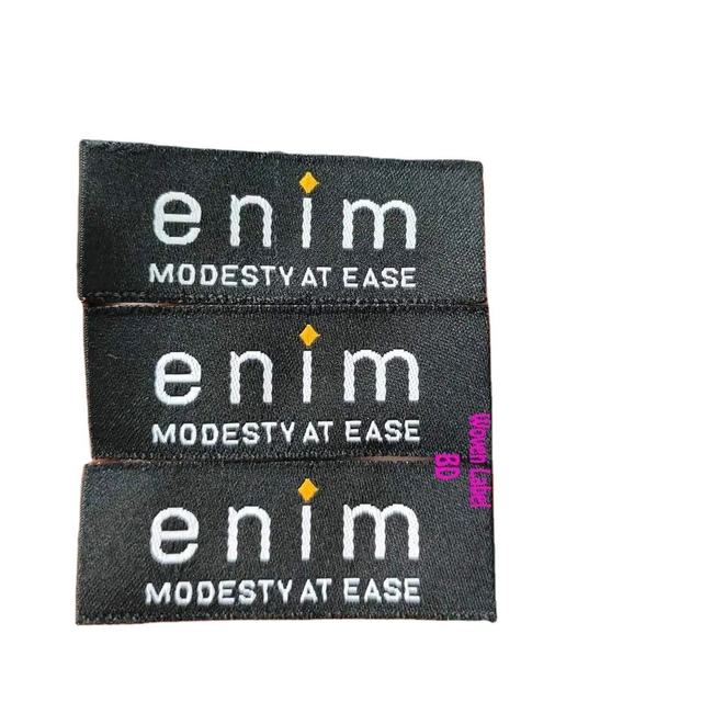 Custom Design Private High-Density Clothing Woven Labels High Quality Wholesale Price Polo Shirts Pants Jeans Pictures