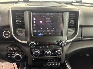 Échange de véhicule neuf : NOUVEAU RAM 1500 BIG HORN HEMI 2022 avec un VSE TURBO SPÉCIAL, LIVRAISON GRATUITE, INCLUT DES AVANTAGES SPÉCIAUX, SIÈGES EN CUIR - Product Image 4