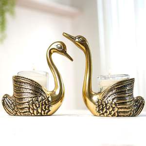Cisnes para la Buena Suerte y Vela Artesanal en Tarro de Metal y Cera |   Decoración para el Hogar, Mesa de Centro para Sala de Estar, para Diwali y Celebraciones de Inauguración de Casas - Product Image 3