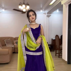 Top y pantalón de trabajo bordado de punto chino de terciopelo de viscosa de diseñador pesado indio con borde de encaje de organza Dupatta - Product Image 1