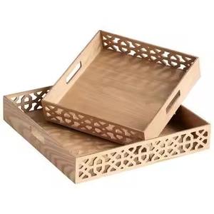 Plateaux gigognes carrés en bois naturel faits à la main, finition polie, pour la restauration et la restauration - Product Image 1