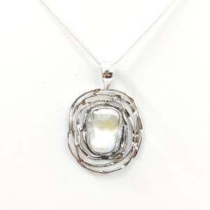 Colgante de Madreperla de 5.9 Gramos, Elegantes Colgantes y Dijes de Perla - Product Image 1