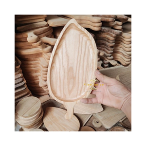 Bandeja de servir decorativa de madera con forma de hoja, hecha a mano con madera maciza para servir y exhibir. - Product Image 2